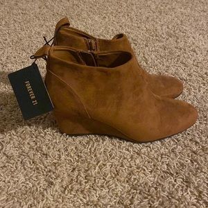 NWT Forever 21 camel colored Heel Booties Size 7.5
